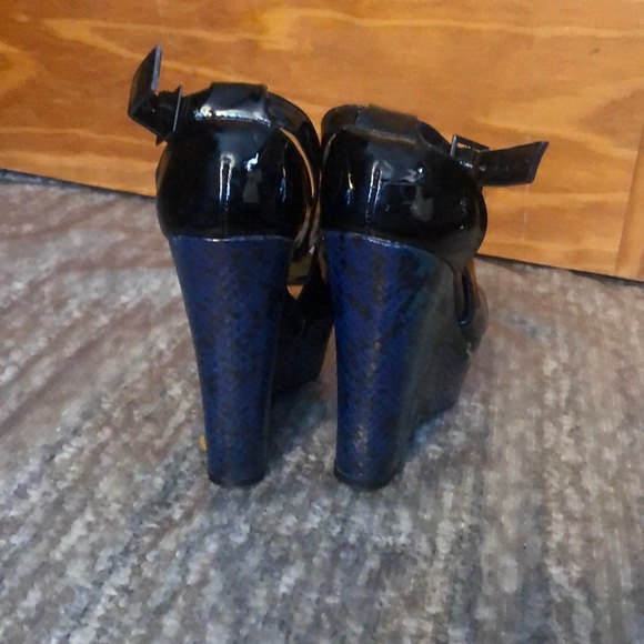 Kardashian kollection snake skin wedges - Picture 3 of 3